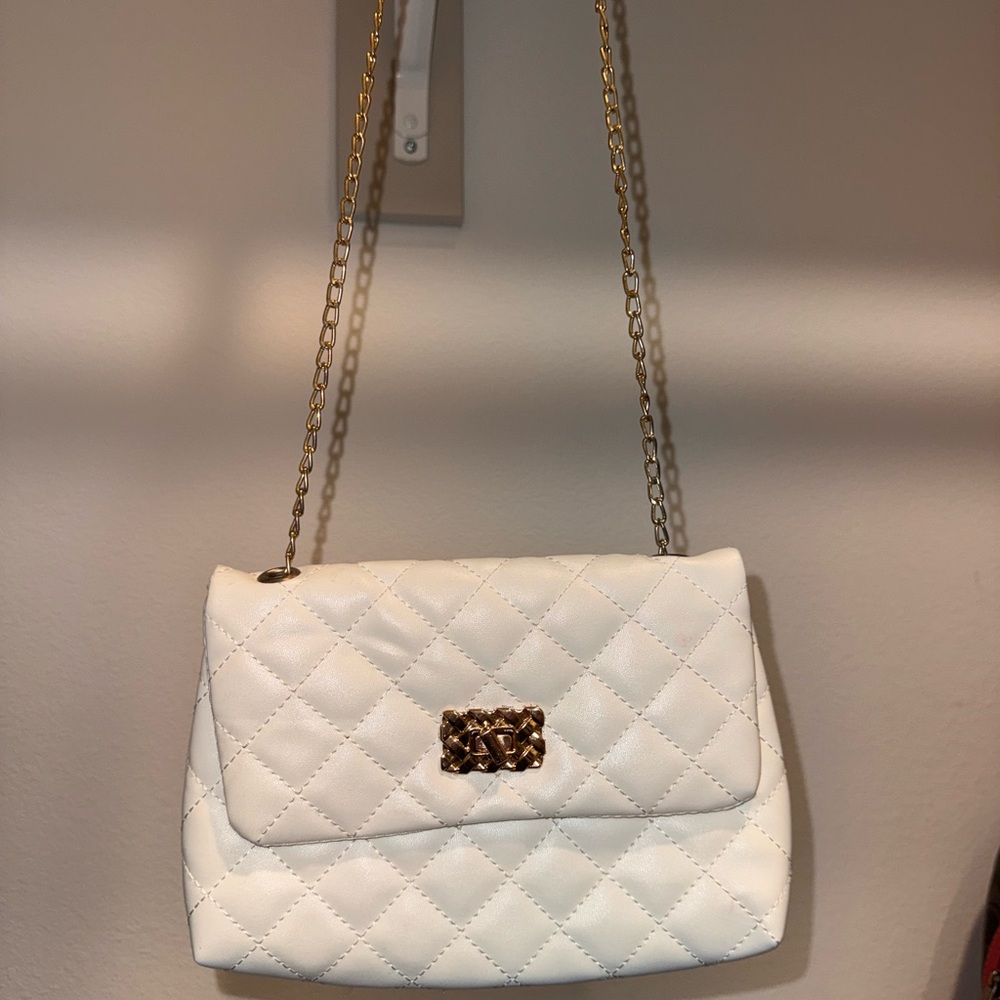 Elegant White Quilted Shoulder Bag